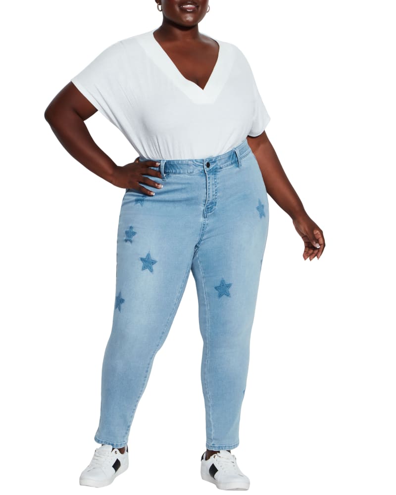 Plus size model wearing  by Avenue | Dia&Co | dia_product_style_image_id:188367